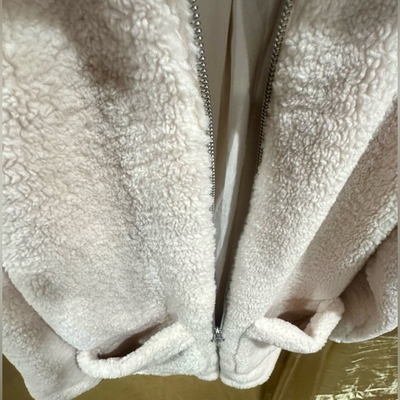 H&M Fluffy Coats/Jacket - Picture 5 of 6